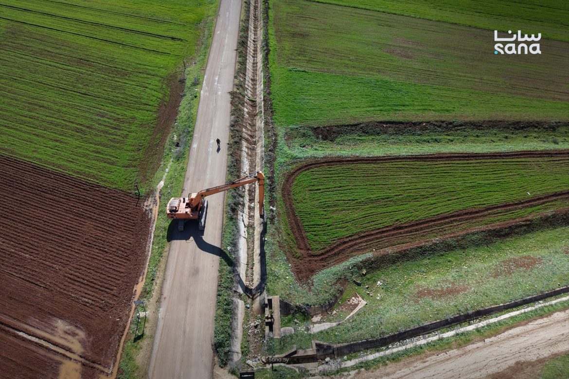 بلّشوا ينضّفوا قنوات الري بمحردة ومصياف على مسافة 32 كيلومتر بريف حماة