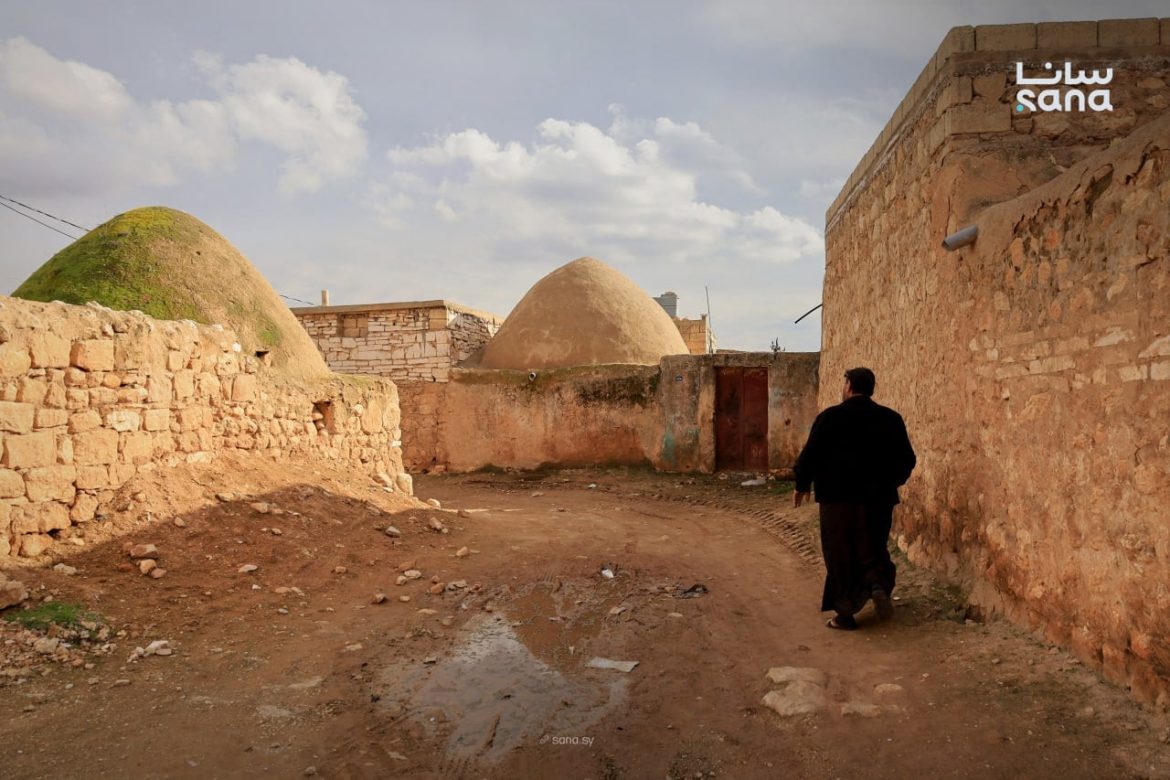 قباب حزوان الطينية: ذاكرة حية للعمارة القديمة بريف حلب الشرقي