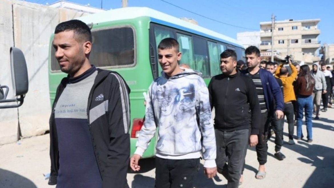 قسد بتطالع 66 سجين من سجن عين العرب/كوباني باتفاق مع العشائر