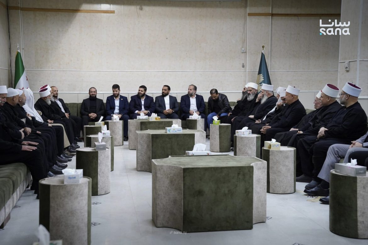 محافظ ريف دمشق عامر الشيخ عم يناقش التعافي المجتمعي مع فعاليات المنطقة