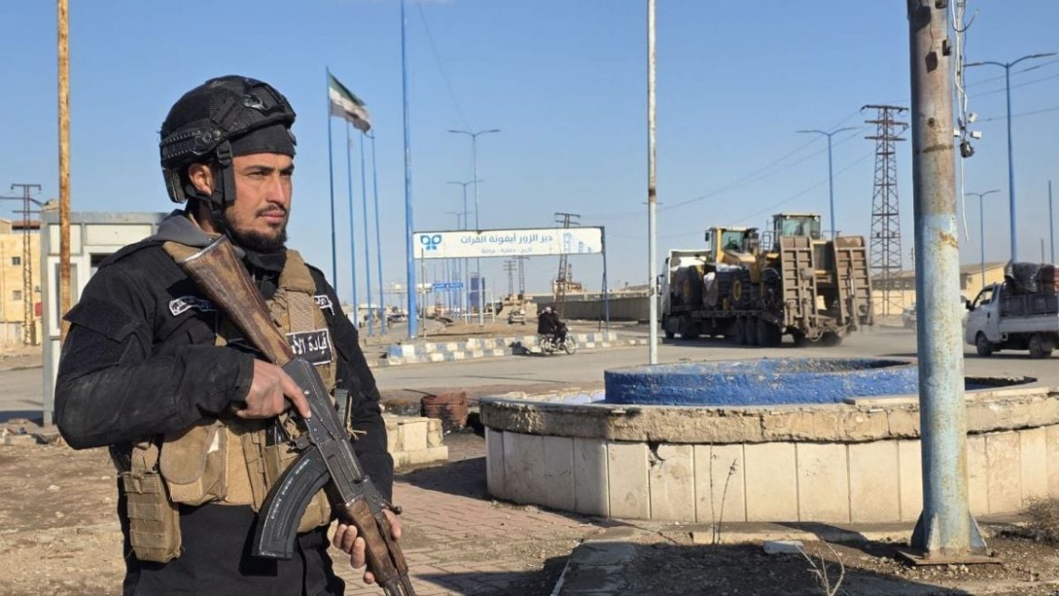 هجمات متزامنة ضربت حواجز ومقار أمنية بدير الزور وخلية لداعش تفككت بالرقة