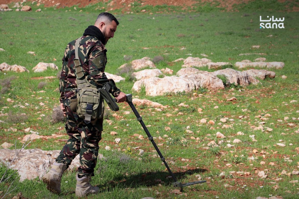 فرق الهندسة بلّشت تشيل الألغام من موقع رويحة الأثري بإدلب