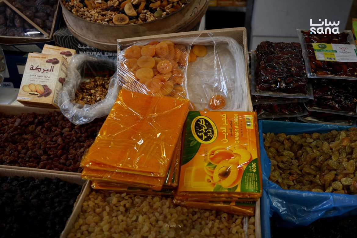 قمر الدين: عادة رمضانية قديمة بسوريا بتورجي قديهن متعلقين بعاداتهن