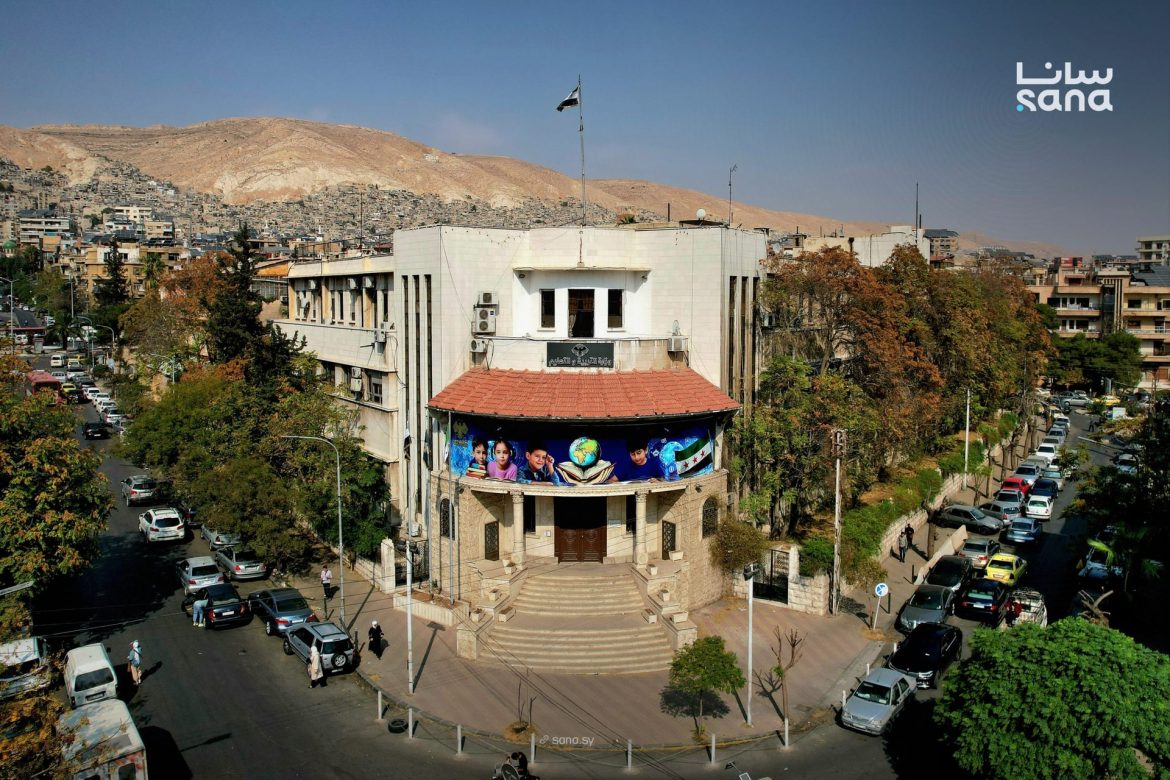 وزارتا التربية والثقافة أطلقوا مسابقة وطنية لتصميم الزي المدرسي بسوريا