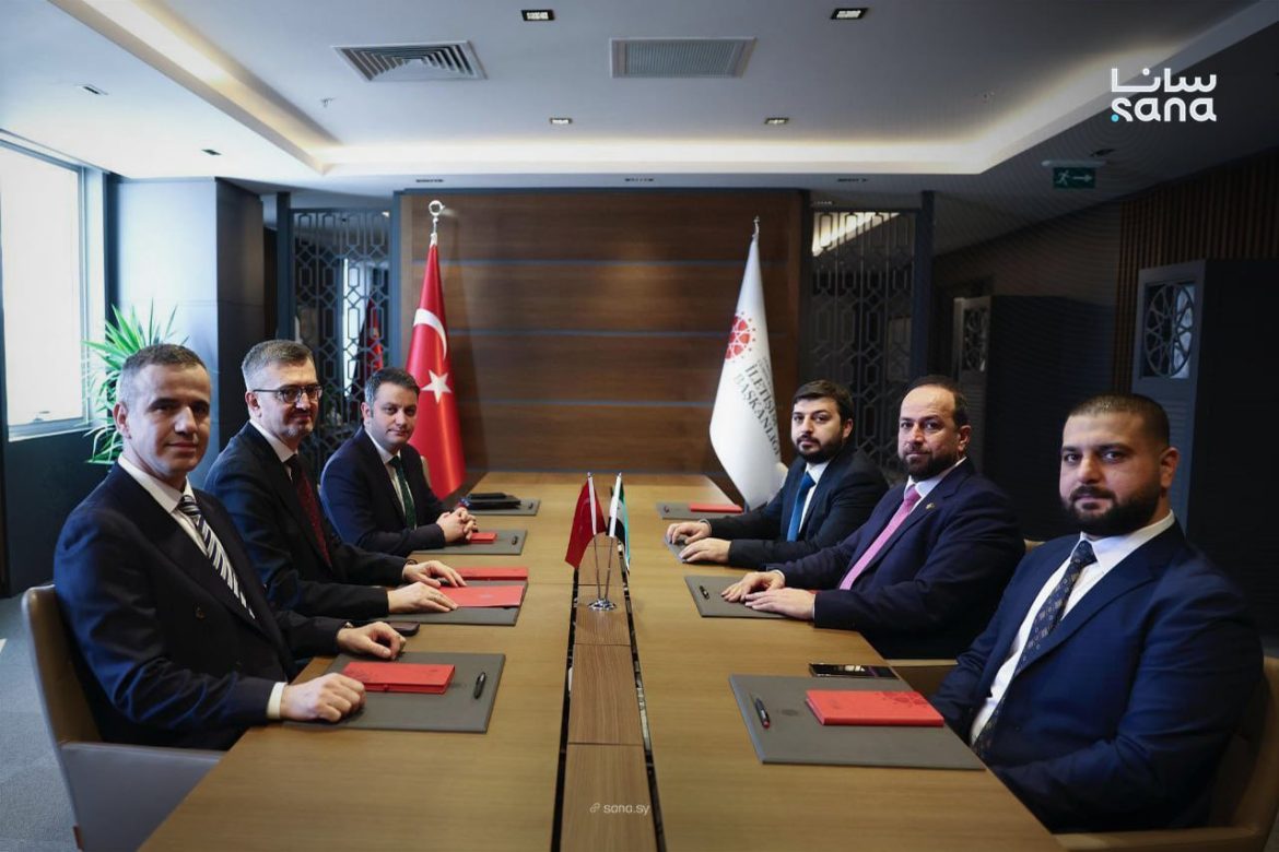 وزير الإعلام السوري عم يحكي بأنقرة عن شراكة مع الأتراك ضد الأخبار الكاذبة