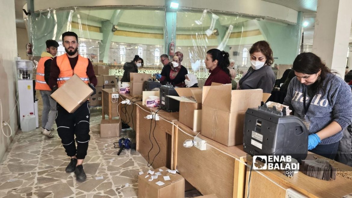 البنك المركزي بمدد فترة التعايش بين العملة القديمة والجديدة شهرين زيادة