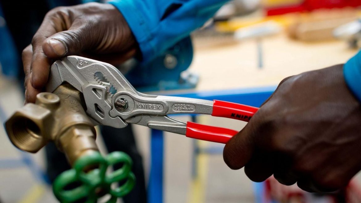 ألمانيا: خطة جديدة لتشغيل اللاجئين بسرعة، مشان ما يضلوا يستنوا