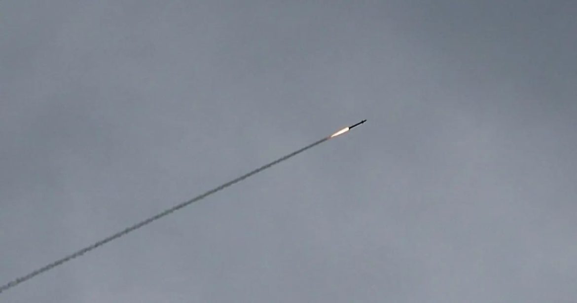 انفجارات بدمشق والجنوب بسبب اعتراض صواريخ إيرانية وضحايا بالسويداء