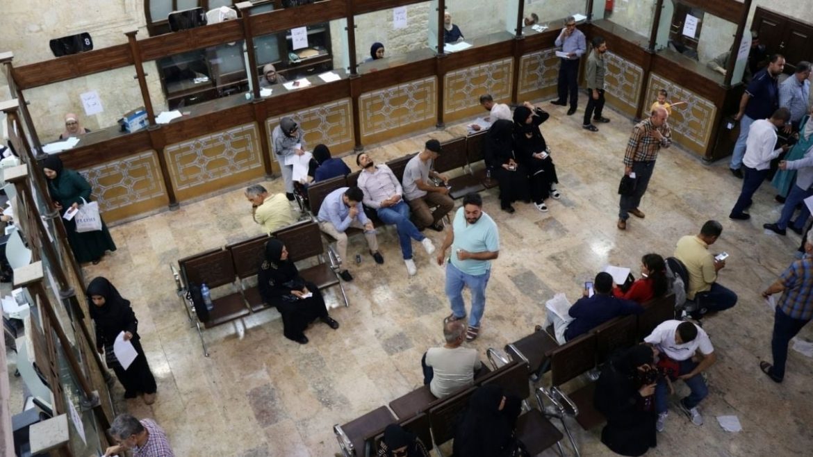 نفوس حلب عم تشهد عجقة كتير كبيرة، حتى بعد ما فتحوا مراكز جديدة