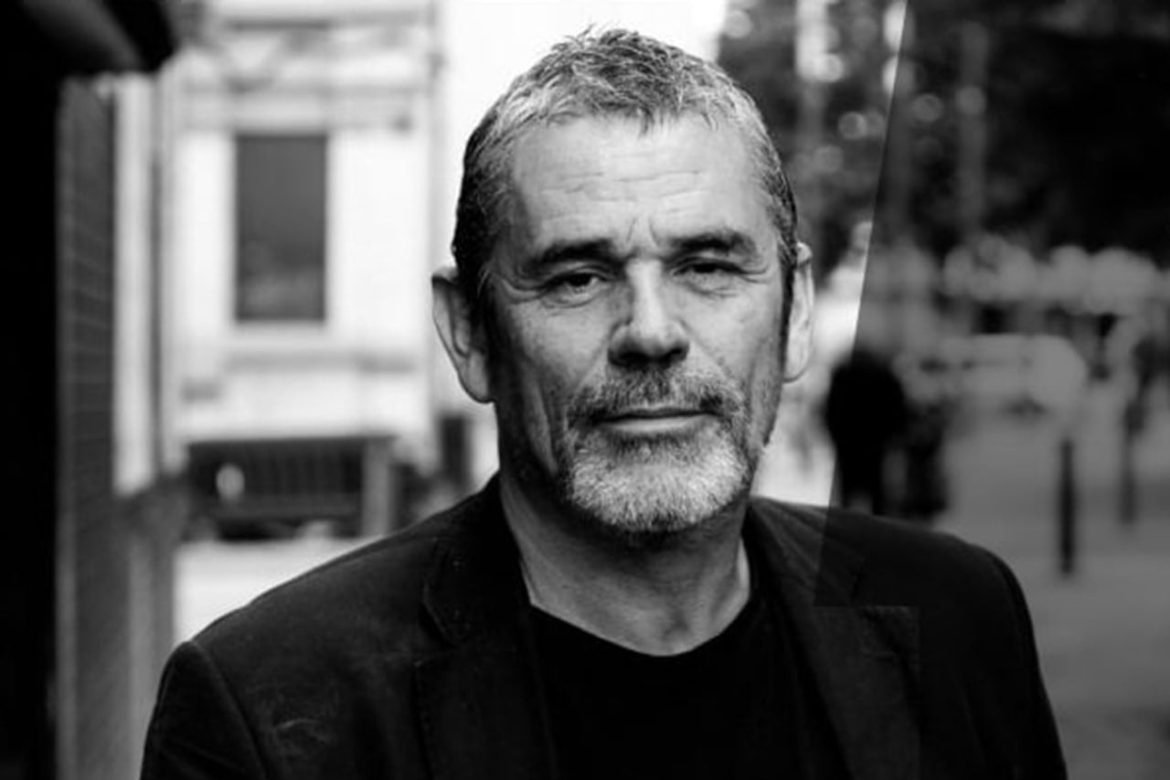 بول كونروي: المصور البريطاني يلي وثّق جرائم النظام السابق بحمص