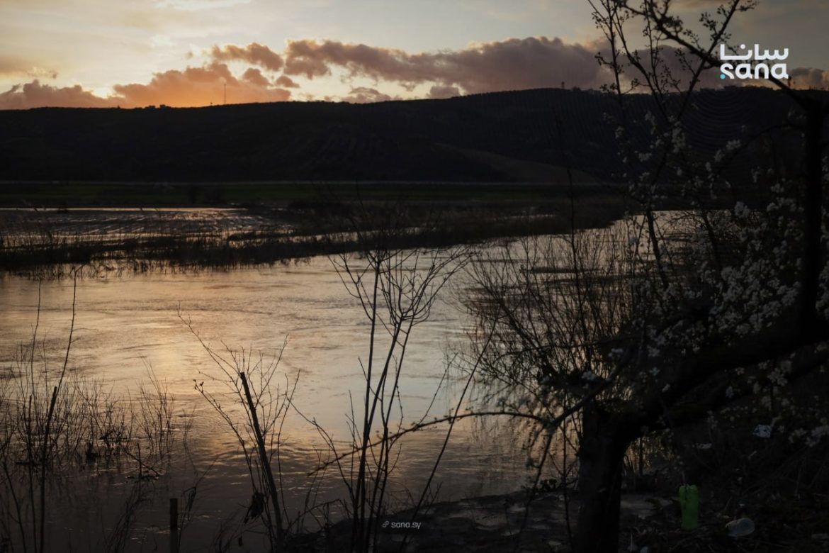 شوفو كيف صار نهر العاصي بقرية العلاني بإدلب بعد المطر اللي نزل جديد
