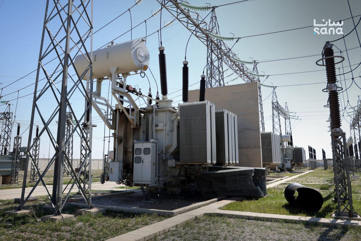 بقايا صاروخ وقعت على محطة العتيبة الصناعية بريف دمشق بعد قصف متبادل