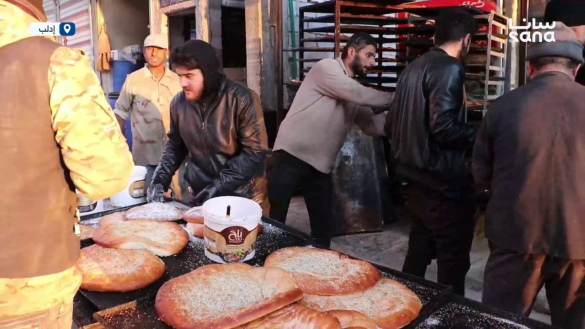 أهالي كفرنبل بإدلب عم يحتفلوا برمضان بعد ما رجعوا من النزوح، رغم كل الدمار