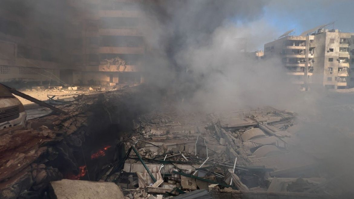 أميركا عم تطلب من مواطنيها يفلوا فوراً من دول بالشرق الأوسط بعد ما زاد الصراع مع إيران