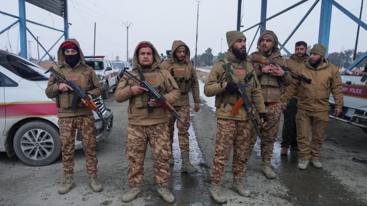 سوريا عم تعزز حدودها مع لبنان بآلاف الجنود والصواريخ