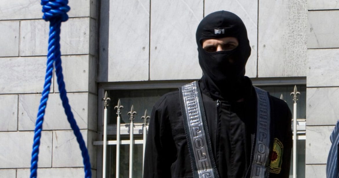 إيران بتضرب جماعات كردية بالعراق بعد تقارير تسليح أميركي