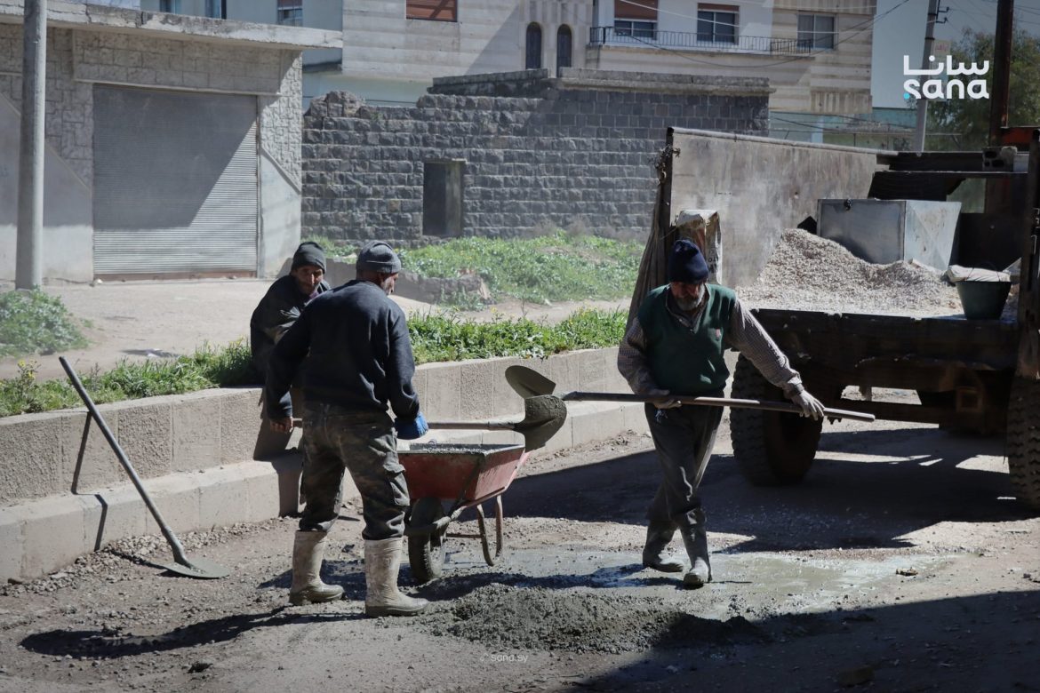 مجلس كفرلاها بحمص بلّش حملة لترميم الطرقات وتحسين سلامة السير