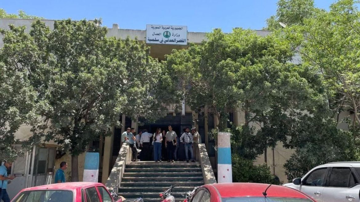 ضجة بسلمية بعد توقيف موظفة بتهمة الإفطار برمضان