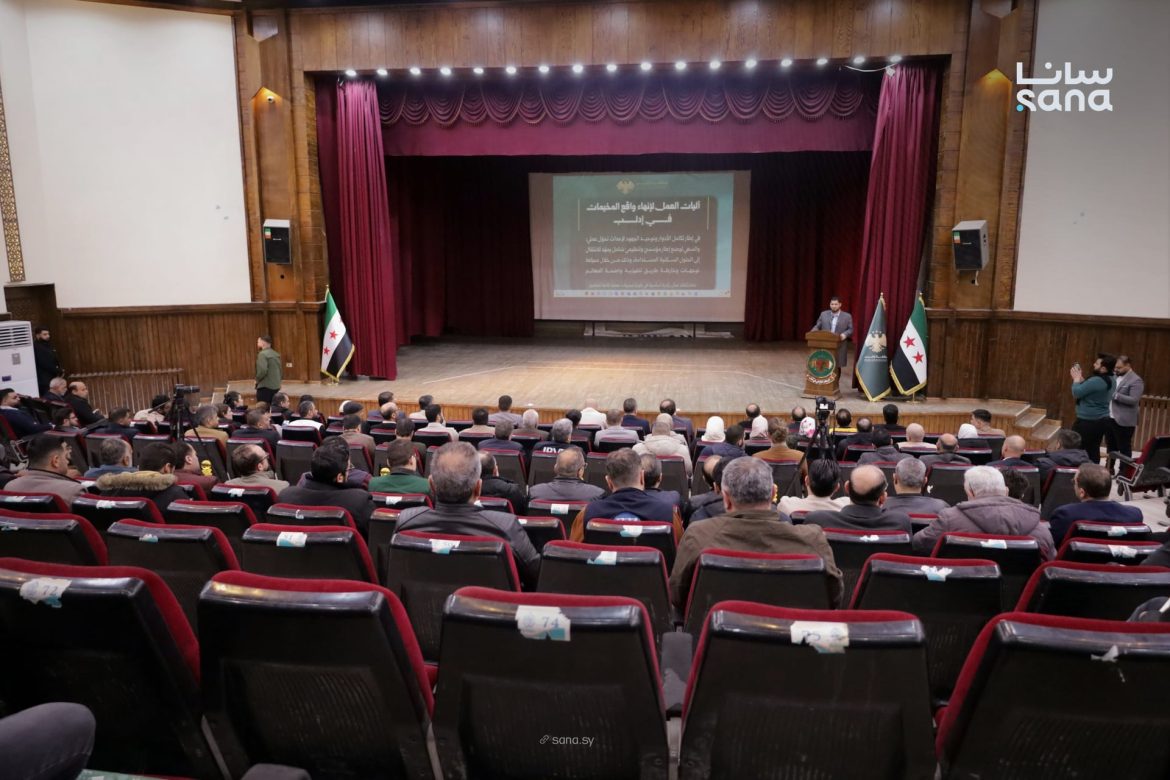 ورشة شغل بإدلب عم تناقش كيف ينهوا ملف المخيمات ويلاقوا حلول دائمة للرجعة