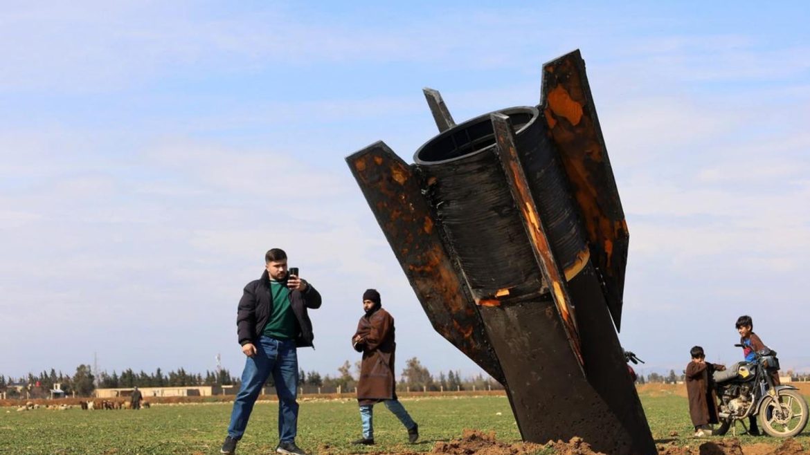 صورة صاروخ بسوريا: ليش بتلفت نظر الجرايد وبتجيب مصاري؟