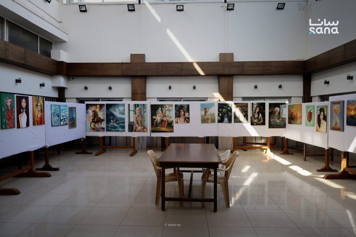 معرض 'بدايات مشرقة' بمركز طرطوس الثقافي بيعرض تجارب فنية متنوعة