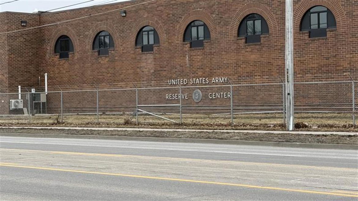 حاكم أيوا بيشرح الفرق بين احتياط الجيش والحرس الوطني بعد ما سقط عساكر بالكويت وسوريا