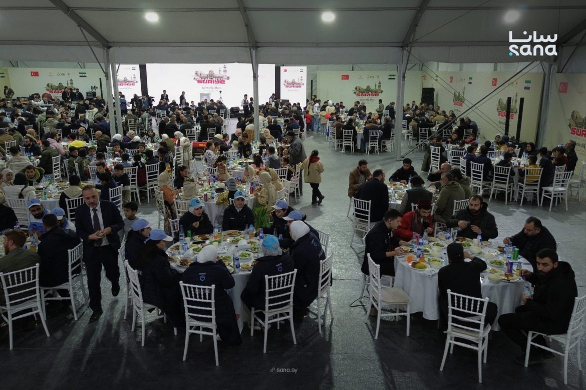 إفطار رمضاني ببرج إسلام باللاذقية بيجمع سوريين وأتراك