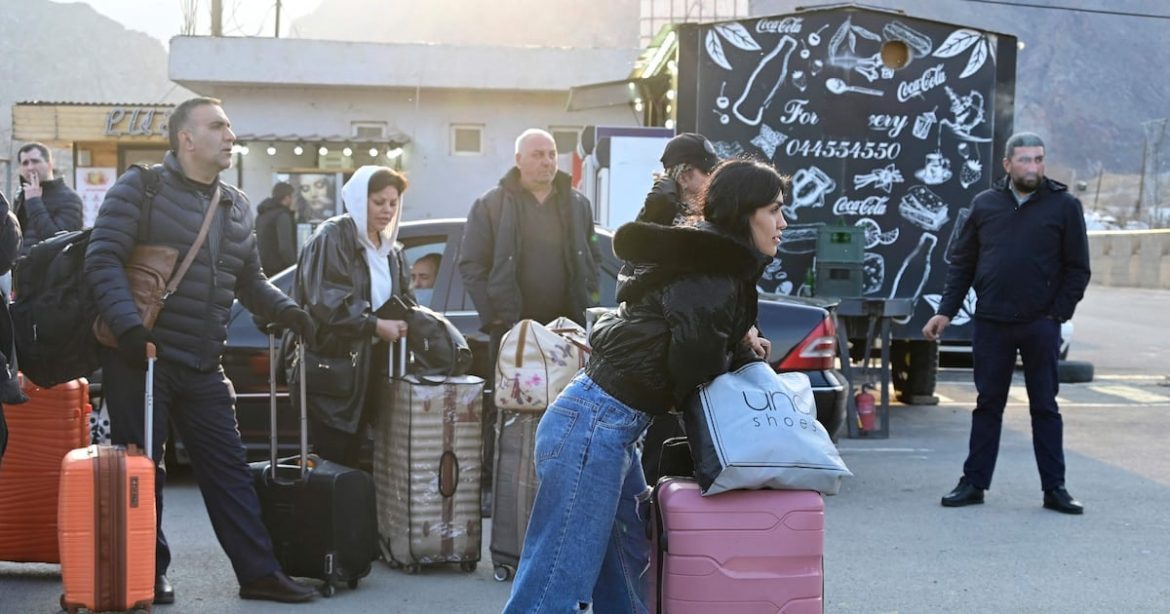 توترات المنطقة عم تزيد: لاجئين عم ينزحوا، لبنان قلقان، وتركيا عم تحكي بحذر