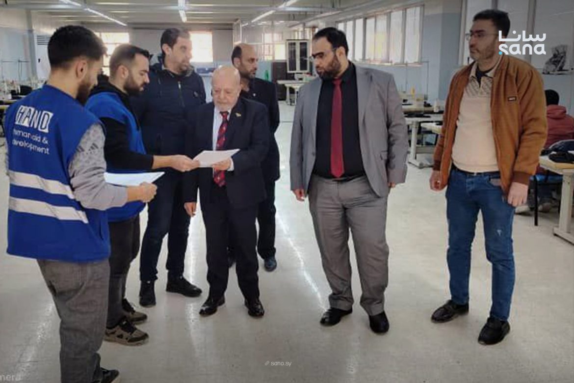 وزير الاقتصاد والصناعة نضال الشعار عم يتفقد مجمع التدريب المهني بحلب