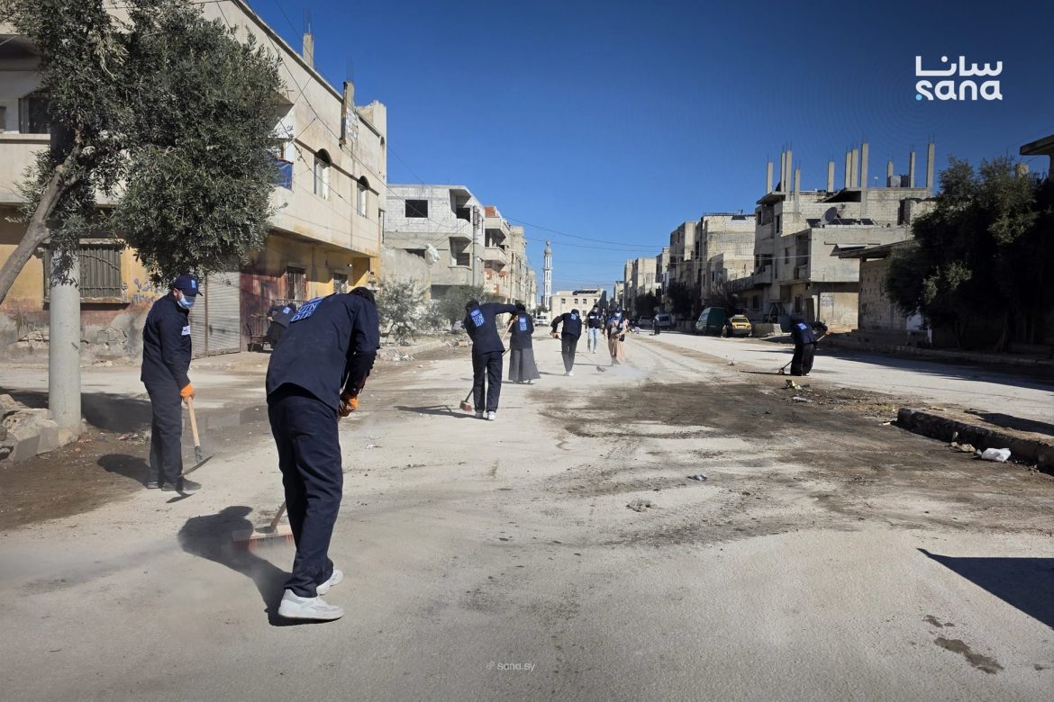 ورشات حمص والأمم المتحدة عم يشيلوا المكبّات العشوائية بحي السبيل