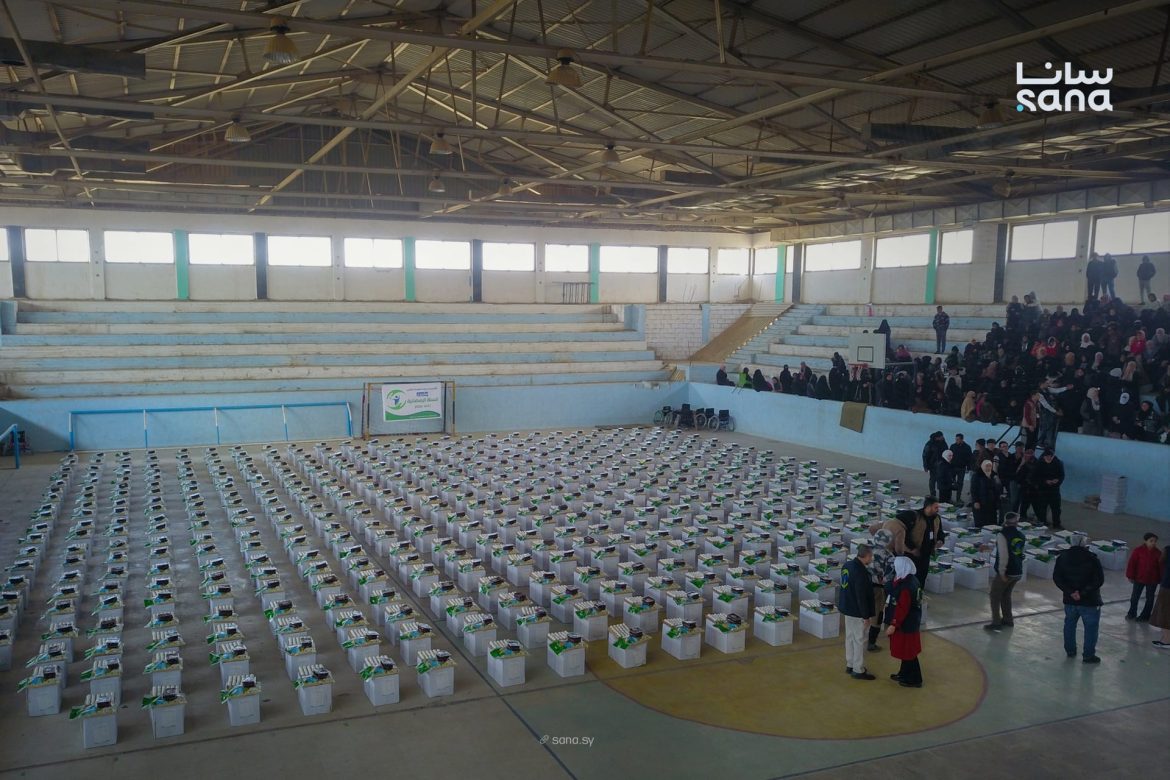 منظمة تركية وزّعت مساعدات على 850 طفل يتيم ومكفوف بدير الزور