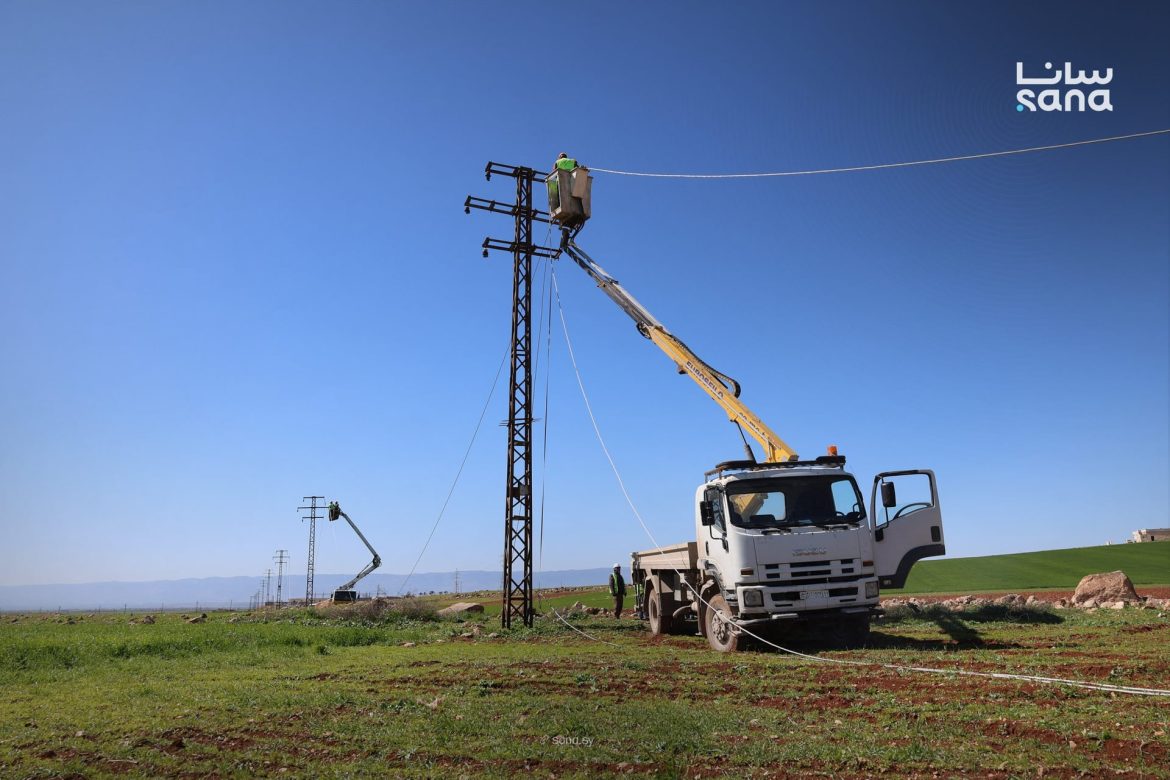 كهرباء إدلب بلشت بمد خط كهربا جديد لتثبيت الشبكة بالمعرة وخان شيخون