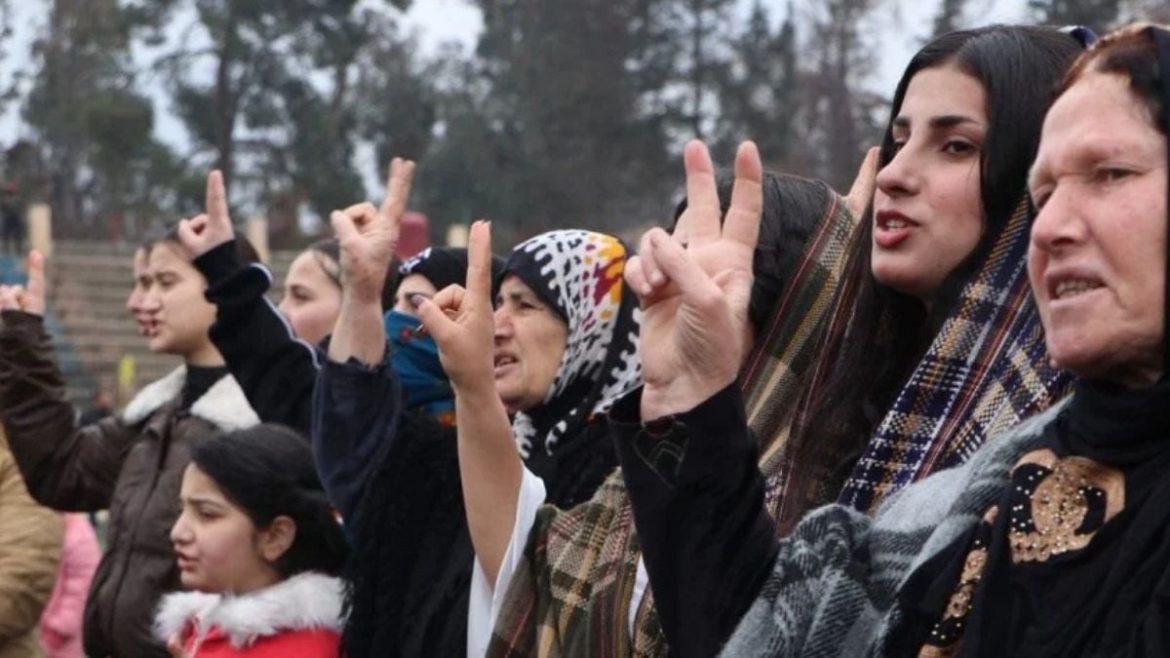 نسوان الحسكة عم يطالبوا بدور حقيقي بسوريا الجديدة بيوم المرأة العالمي