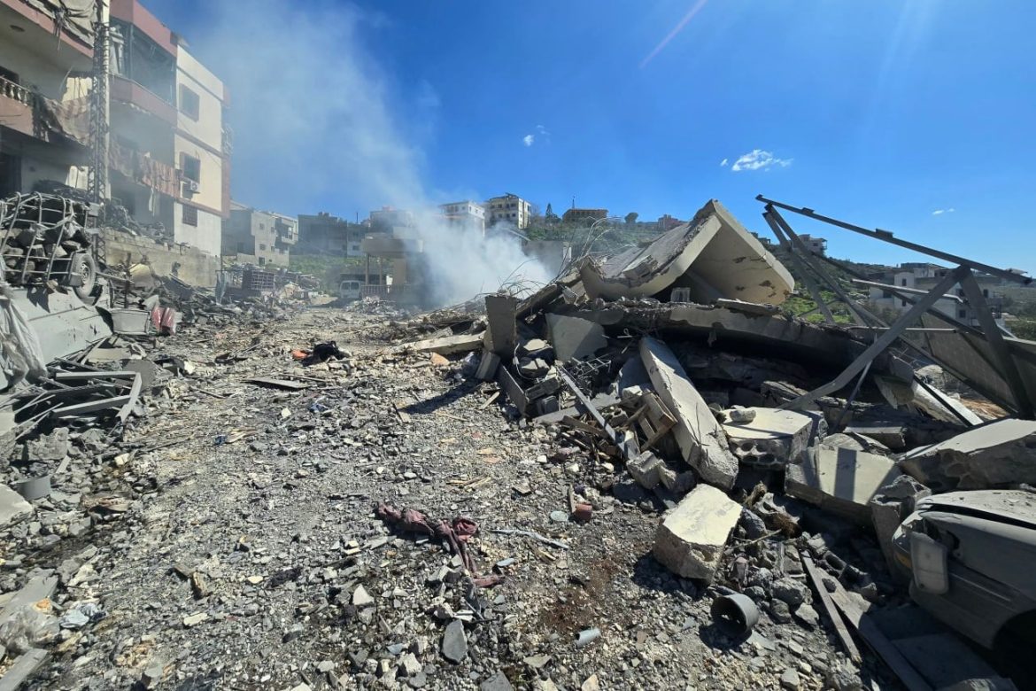 لبنان عم يتصاوب بضربات إسرائيلية: جرحى كتير واشتباكات مع حزب الله