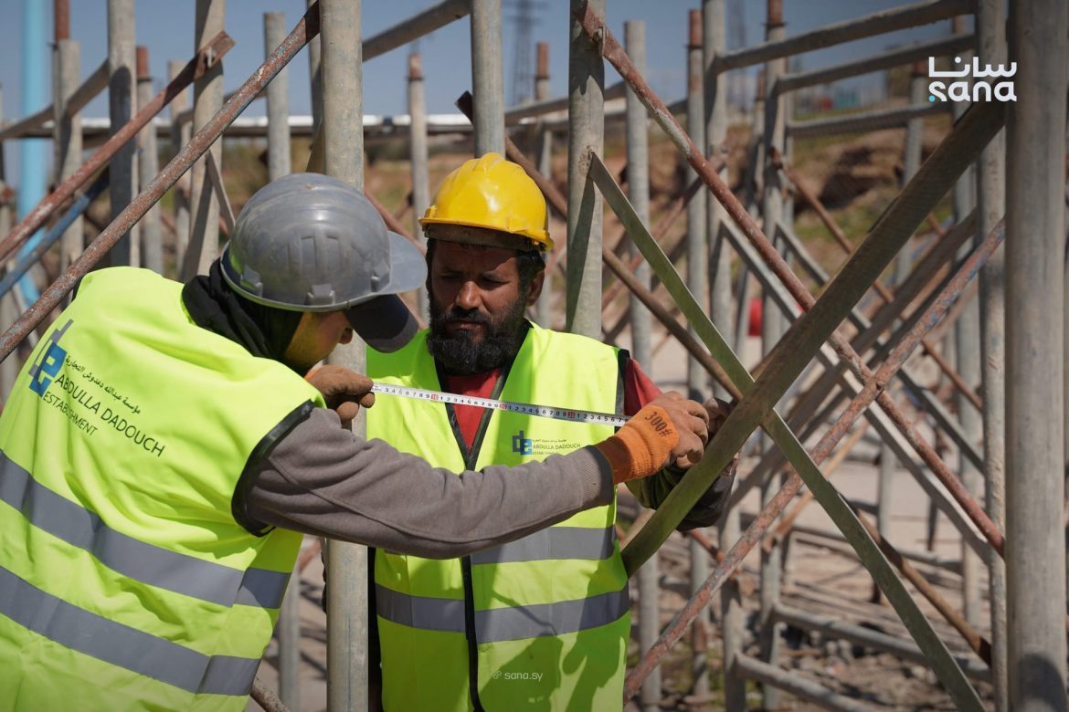 شغل تصليح جسر مدخل الرستن بريف حمص عم يتسارع ليرجع يشتغل