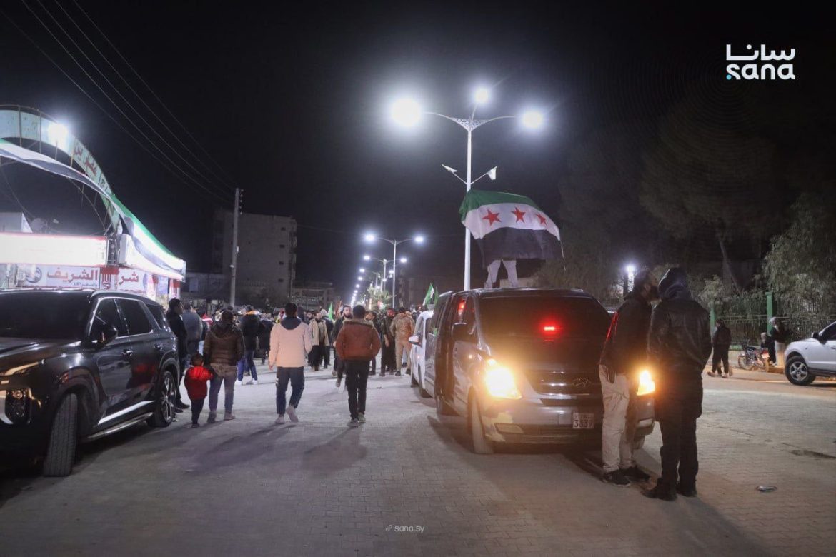 أهالي عفرين بحلب بيستنوا قوافل المهجرين اللي رجعوا من الحسكة بعد سنين