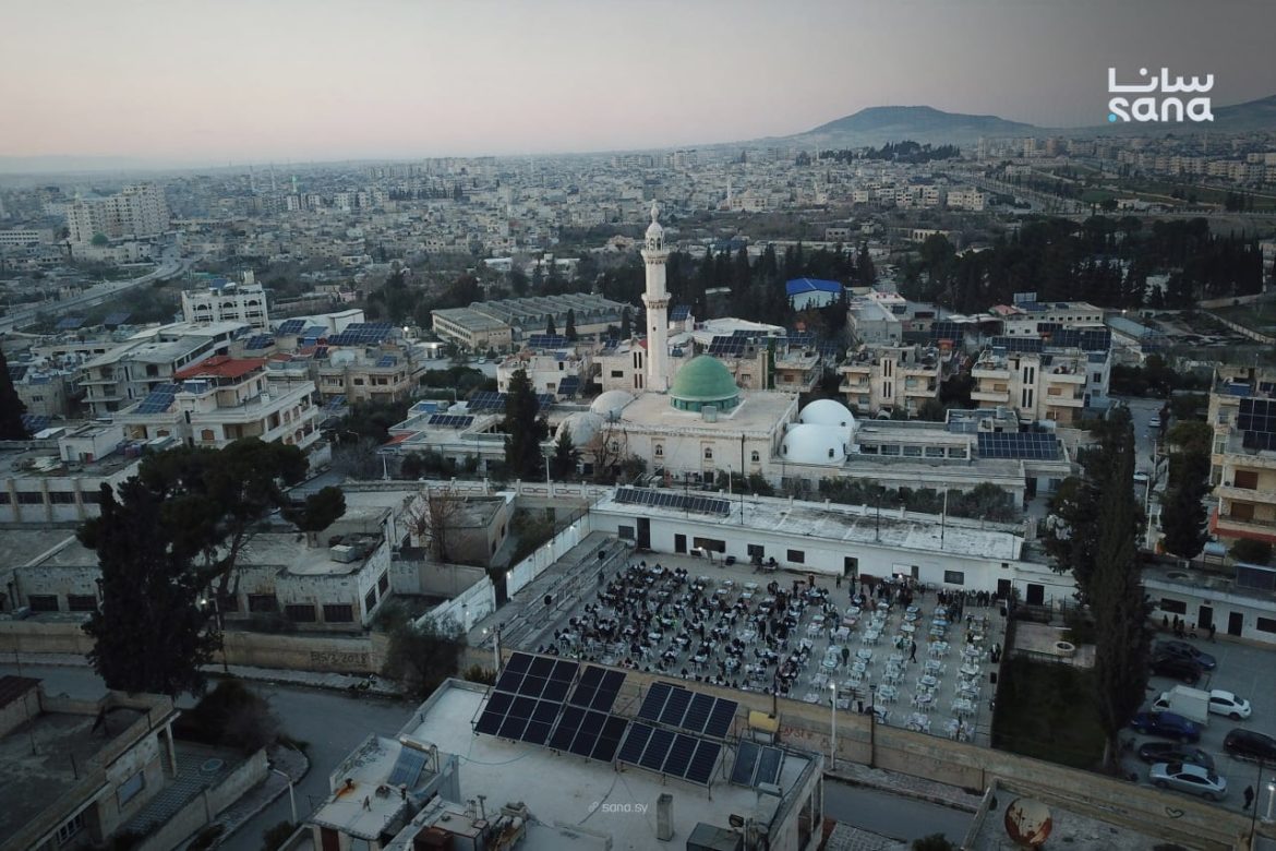 محافظة حماة بتكرم 700 عامل نظافة بإفطار جماعي تقدير لجهودهم