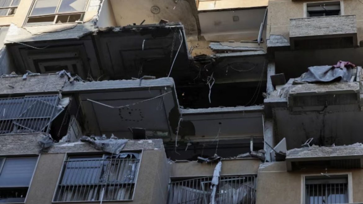 غارات إسرائيلية بلبنان عم تخلّف عشرات الضحايا، وفيه سوريين بيناتُن