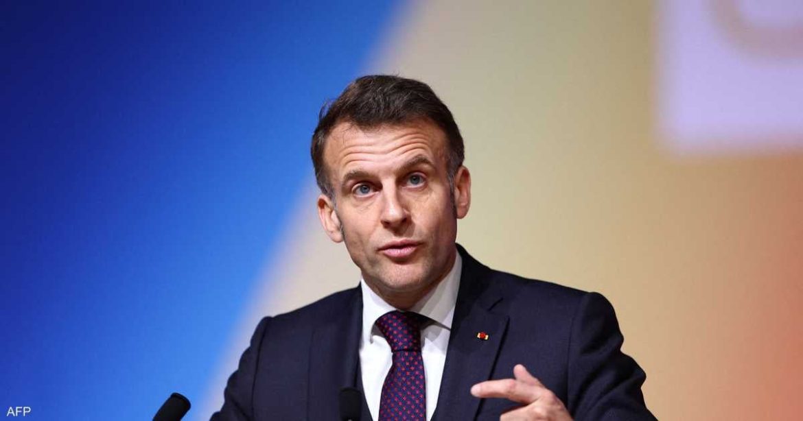 ماكرون عم يلوم حزب الله لأنو جر لبنان لحرب مع إسرائيل وكبّر الأزمة